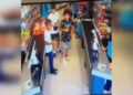 Mersin’de, markette çocuğa darp kamerada