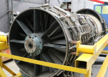 Havacılık lisesi öğrencilerine, gerçek F-4 savaş uçağı motoruyla eğitim