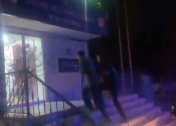 Bakırköy’de parkta uygunsuz davranışlarda bulunan 2 kişi gözaltına alındı