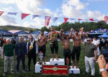 Arnavutköy Yağlı Güreşleri’nde 578 pehlivan er meydanında buluştu