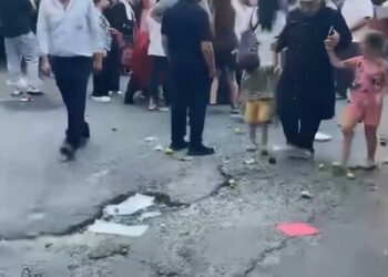 Beyoğlu’nda pazarda 'Ürünlere zarar verdin' tartışması: Kadın başından yaralandı esnaf tutuklandı