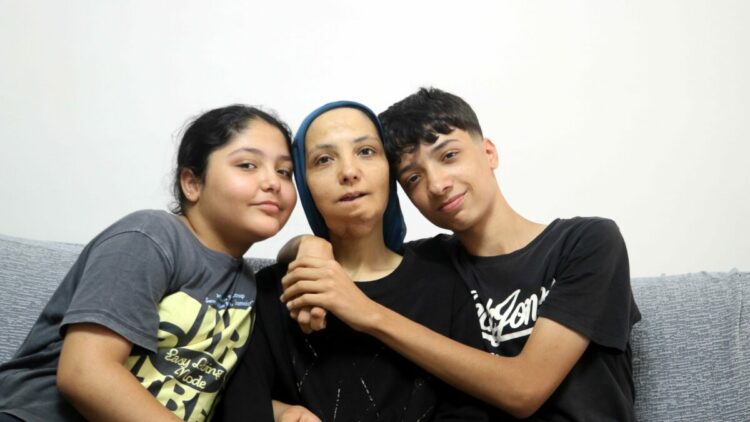 3 çocuk annesi, 11 yılda 35 ameliyat geçirdi; son ameliyatı olmazsa dili alınacak