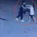 11 yaşındaki çocuğu site bahçesinde darbetti; olay kamerada