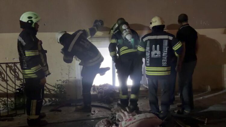 Erzurum’da bir binanın bodrum katında yangın: 6 kişi dumandan etkilendi