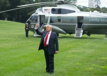 Trump, İran'la müzakerelerin bugün yeniden başlayacağını açıkladı