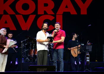 Bahçelievler Yaz Festivali’nde Koray Avcı sahne aldı