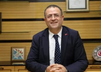 Derince Belediye Başkanı Gökçe, CHP’den istifa edip Yeni Parti’ye katıldı