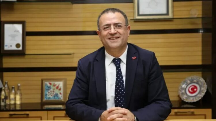 Derince Belediye Başkanı Gökçe, CHP’den istifa edip Yeni Parti’ye katıldı