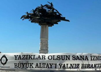 Altay'ın pankartı meydanlarda