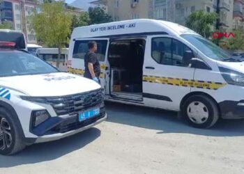 Manisa'da trafikte bıçaklı yol verme kavgası: 1 yaralı