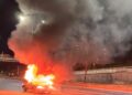 Eskişehir’de seyir halinde alev alan otomobilin sürücüsü yaralandı