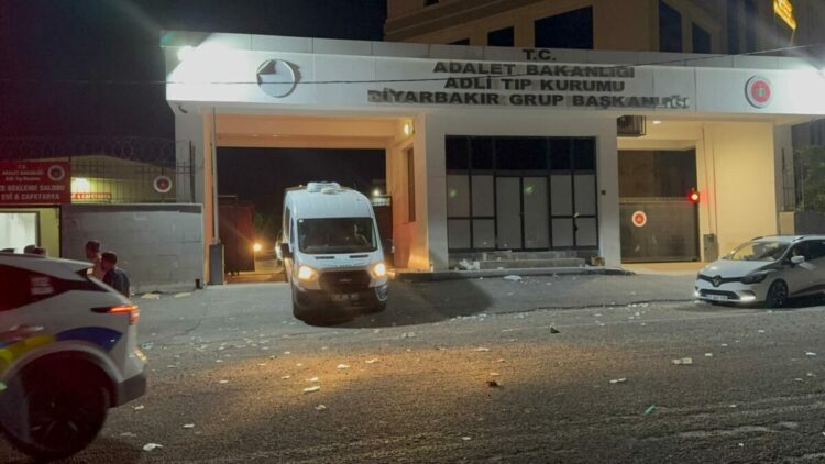 Silahlı arazi kavgasında araçtaki 2 aylık gelin öldü; 7 gözaltı