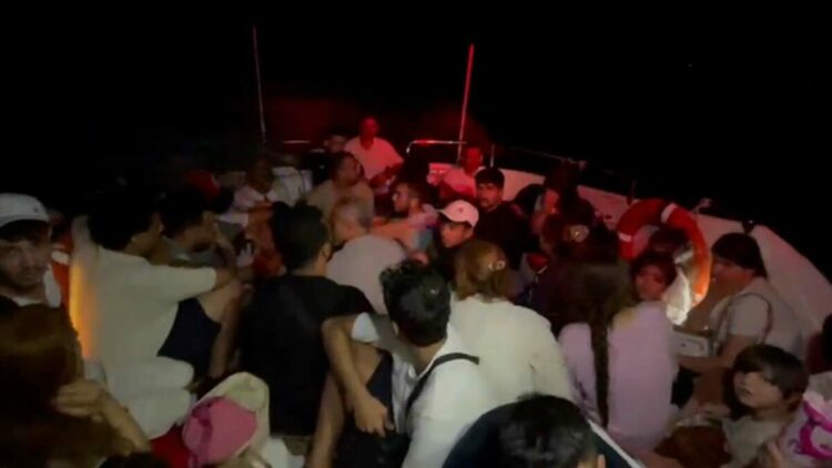 Datça'da Yunan unsurlarının geri ittiği saldaki 36 kaçak göçmen kurtarıldı