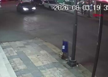 Otomobil ile bisikletin çarpıştığı kaza kamerada; 1 yaralı