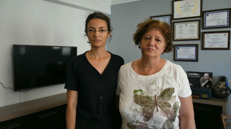 Anne ile 2 çocuğunu dövüp bıçaklayan baba ve oğlu tutuklandı