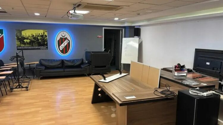 Karşıyaka'da salon için çözüm çıkmadı