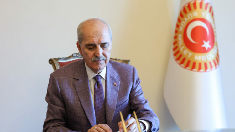 Kurtulmuş, 'Milli Dayanışma ve Toplumsal Bütünleşmenin Güçlendirilmesine Dair Kanun Teklifi'ni imzaladı