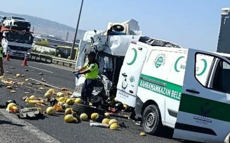 Ankara'da kamyonet, kamyona arkadan çarptı: 1 ölü, 2 yaralı