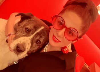 Esenyurt'ta 10 yıldır baktığı köpeği barınakta ölü buldu, sinir krizi geçirdi / TEKRAR