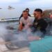SUP sporcularına denizin ortasında mangalda kebap servisi