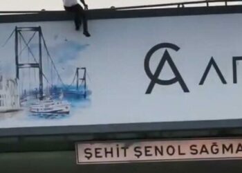 Şişli’de üst geçide çıktı müzakereci polis tarafından ikna edilerek aşağı indirildi