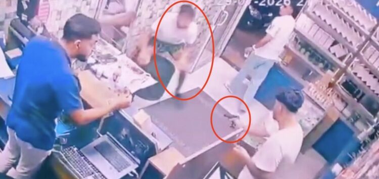 Silahlı saldırı kamerada; yaraladığı kişiye, geri dönüp yine ateş etti