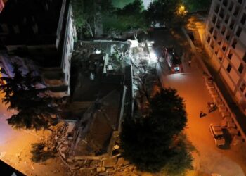 Bahçelievler'de dün tahliye edilen 4 katlı bina çöktü