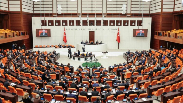 TBMM Genel Kurulu'nda, suça sürüklenen çocuklara ilişkin düzenlemeleri de içeren teklifin görüşmeleri tamamlandı