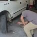 43 yıl önce dayısından öğrendiği oto kaportacılık mesleğini oğluyla sürdürüyor