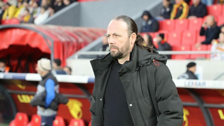 Altay sahaya iniyor