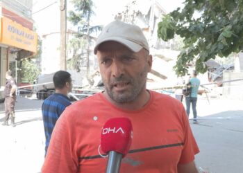 Bahçelievler'de çöken binada enkaz kaldırma çalışmaları sürüyor / Havadan görüntülerle