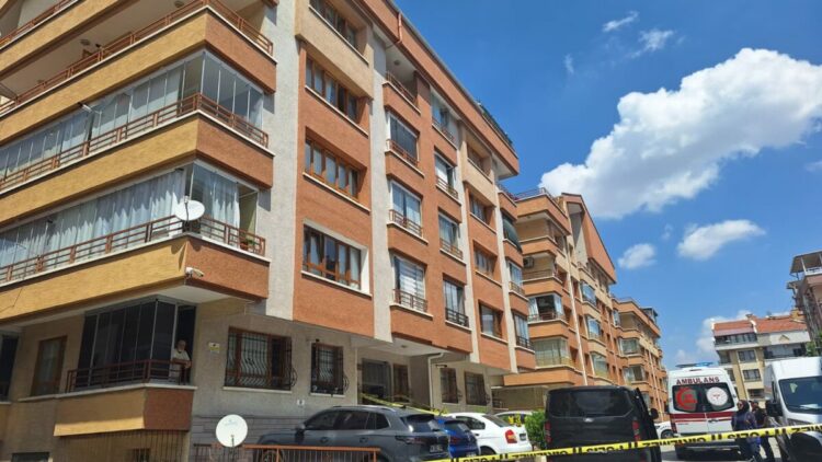 Oturduğu apartmanda, yöneticinin yardımcısını öldürdü