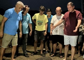 Tedavi edilen yaralı deniz kaplumbağası Kaan-19, 1 yıl sonra doğal yaşam ortamına bırakıldı
