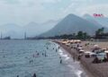 Antalya'da sıcak ve nem bunalttı