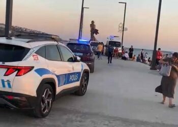 Büyükçekmece'de boğulma ihbarı üzerine denizde arama çalışması başlatıldı