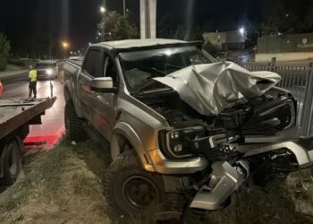 Eskişehir'de alkollü sürücü aydınlatma direğine çarptı; 1 yaralı