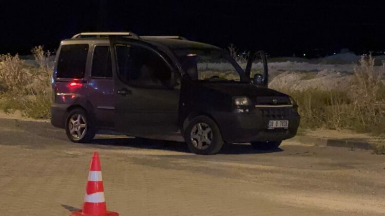Park halindeki hafif ticari araçta ölü bulundu