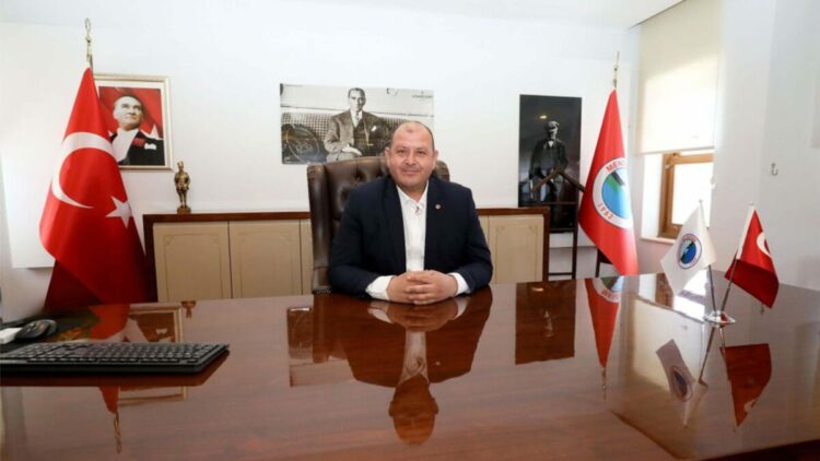 Menderes Belediye Başkanı Çiçek dahil 16 şüpheli adliyede