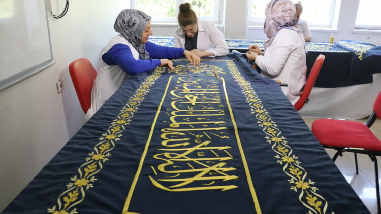 3'üncü Selim'in türbesinin örtüsü, Diyarbakır'da ilmek ilmek işleniyor