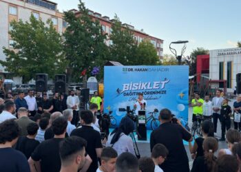 Bahçelievler’de 4 bin 300 çocuğa bisiklet dağıtıldı