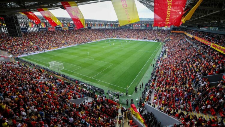 Göztepe ile Trabzonspor, İsmail Köybaşı'nın jübilesi için sahada