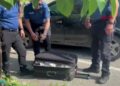 Valilik otoparkında unutulan valizlerden kıyafet çıktı