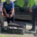 Valilik otoparkında unutulan valizlerden kıyafet çıktı