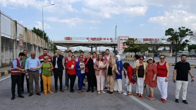 CHP'li Dinçer, Kapıkule'de gurbetçilerle buluştu
