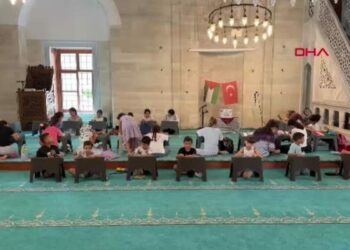 Tekirdağ'da Kur'an kursu öğrencileri, harçlıklarını Filistin'e bağışladı