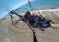 6 yaşındaki Miraç ve Yaman’ın, Saros Körfezi’nde paramotorla uçuş heyecanı