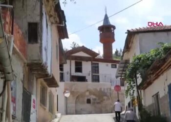 Restorasyonu tamamlanan cami ibadete açıldı