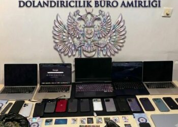Kendilerini banka personeli olarak tanıtıp 50 milyon lira dolandırdılar
