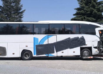 Yolcu otobüsü kamyonete arkadan çarptı: 1 ölü, 15 yaralı