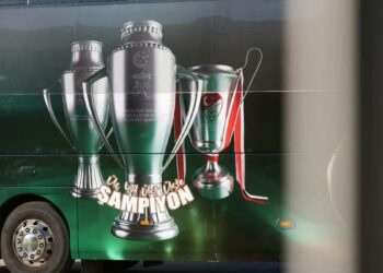 Muğlaspor’un yeni takım otobüsü kupalarla donatıldı
